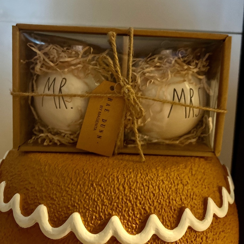 Rae Dunn Ornement Set